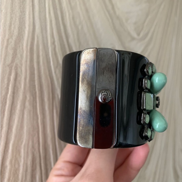 Chanel bracelet with green stones - Picture 8 of 15